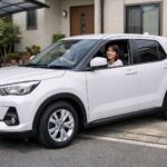 自宅駐車場の車止めのメリットは？費用とつける位置。事故防止になる？