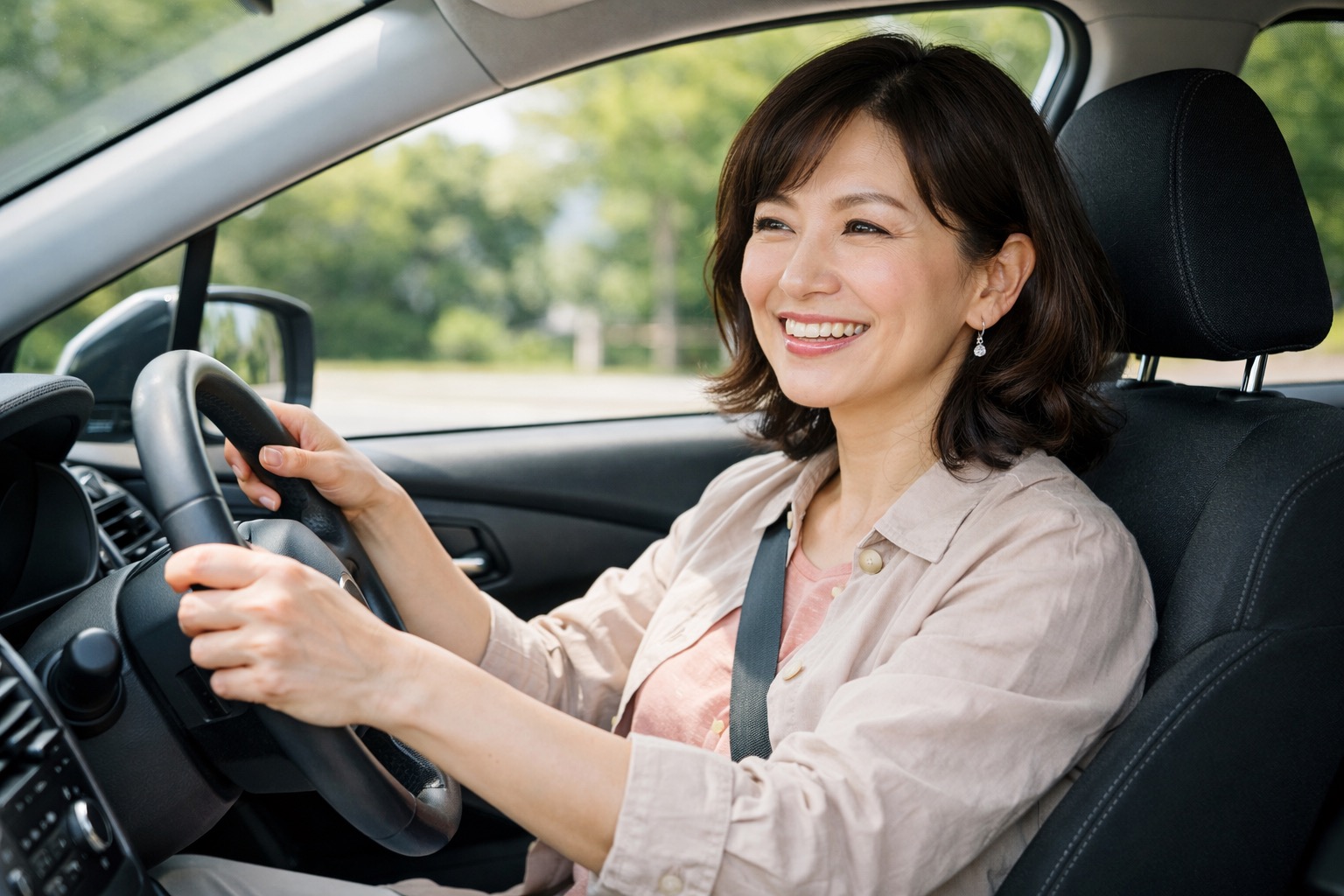 家の駐車場を貸すには？収入を得る主な方法と収入例。メリットとデメリット。